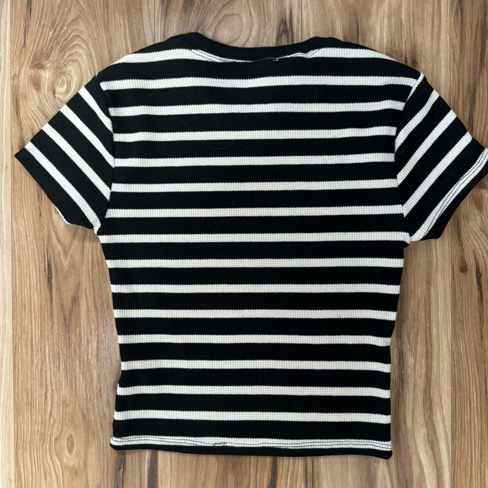 Atelier By Kirious XS Black & White Striped Short Sleeve Cropped Knit Top Preppy - Picture 3 of 6